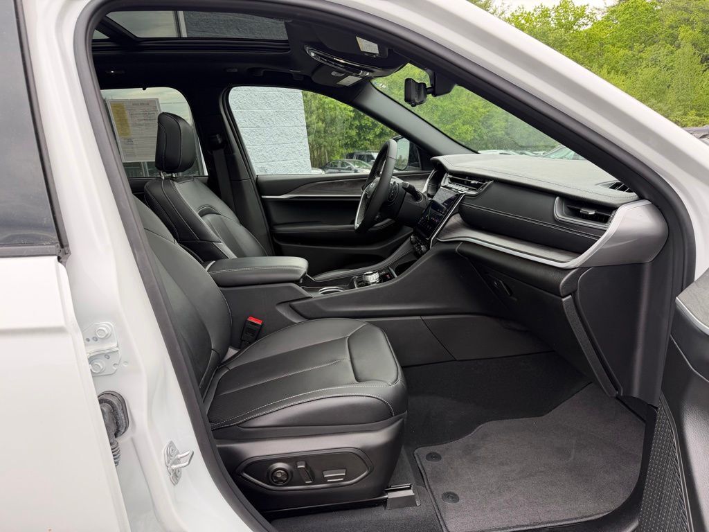 2025 Jeep Grand Cherokee Limited Orange MA