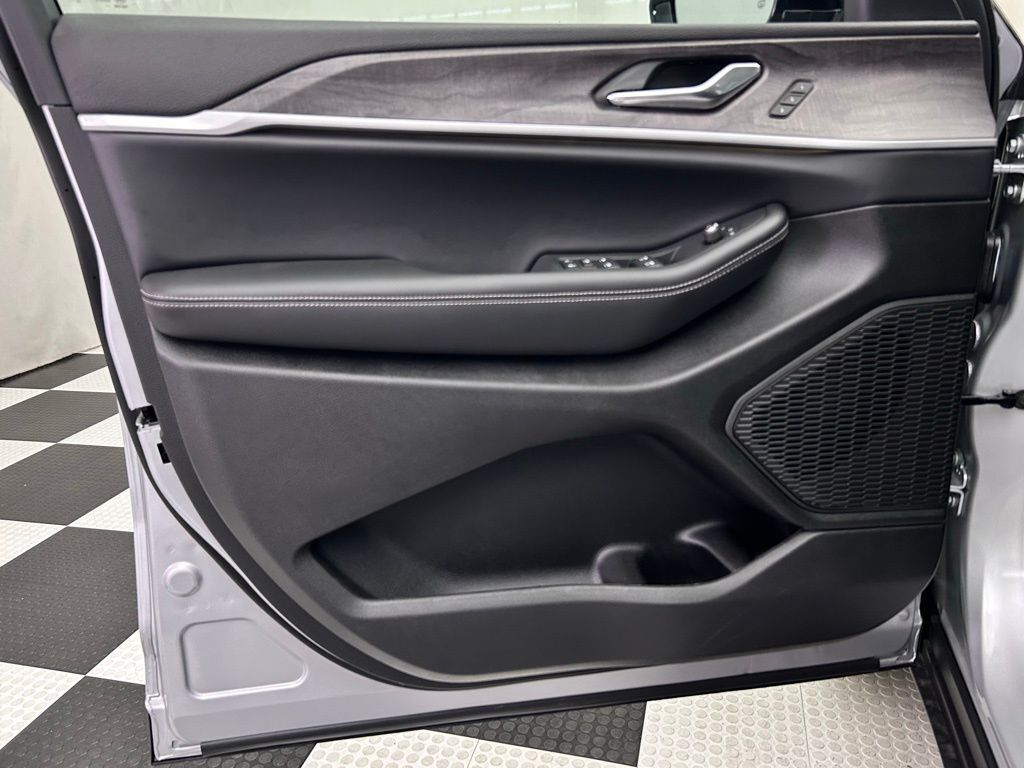 2025 Jeep Grand Cherokee Limited Portland OR