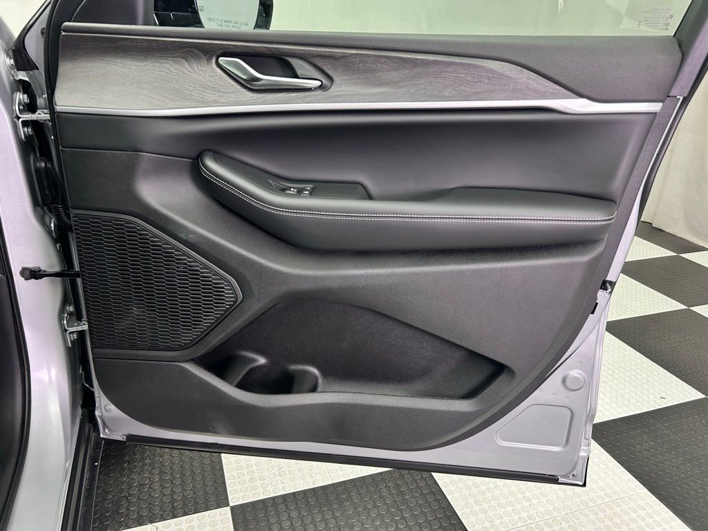 2025 Jeep Grand Cherokee Limited Portland OR