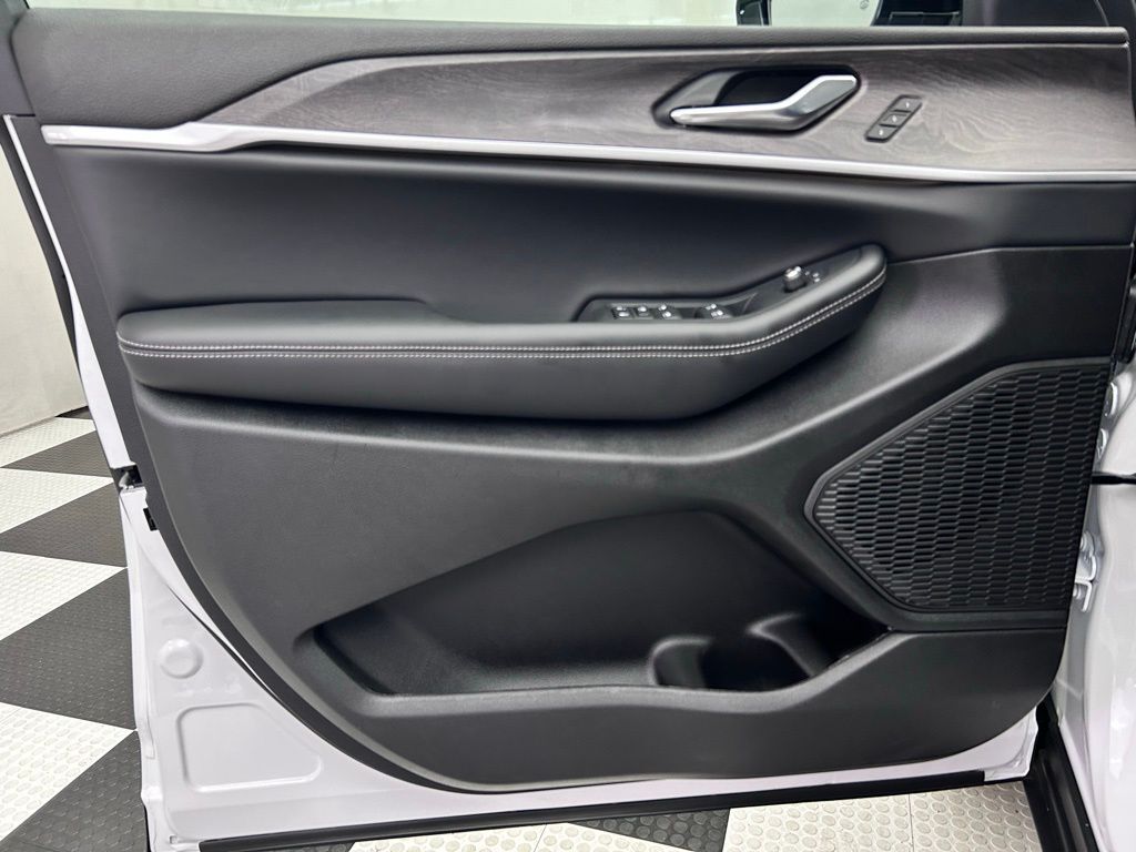 2025 Jeep Grand Cherokee Limited Portland OR