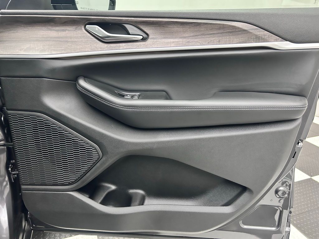 2025 Jeep Grand Cherokee Limited Portland OR