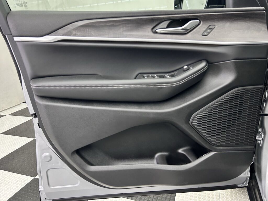 2025 Jeep Grand Cherokee Limited Portland OR