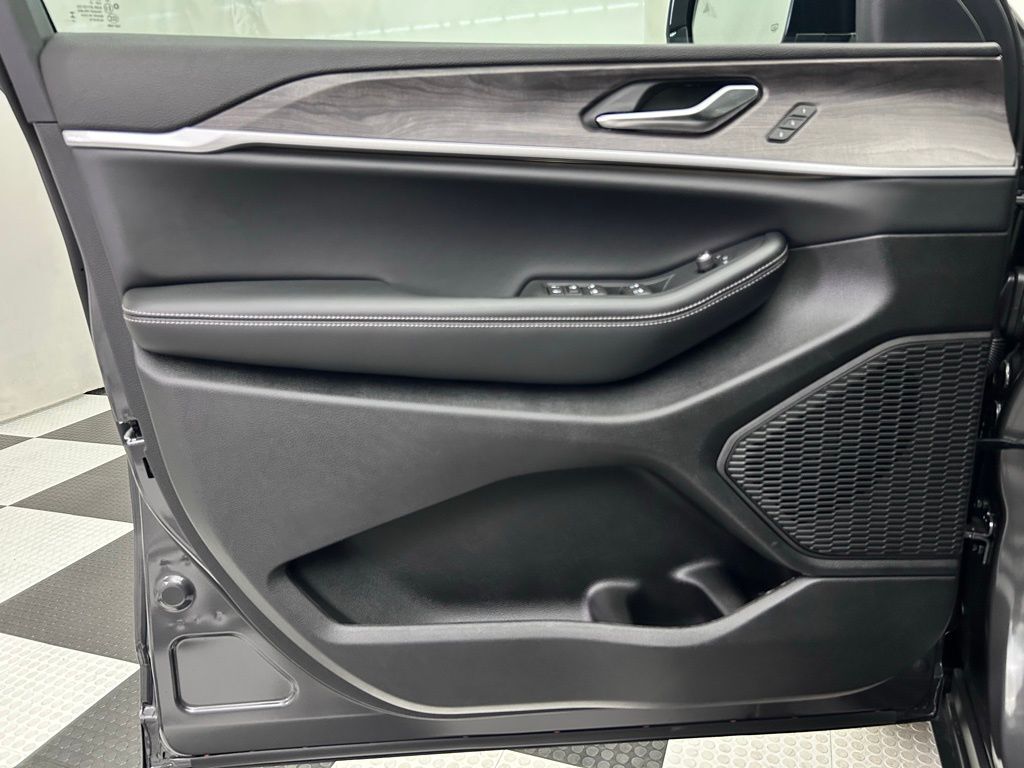 2025 Jeep Grand Cherokee Limited Portland OR