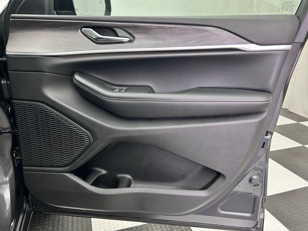 2025 Jeep Grand Cherokee Limited Portland OR