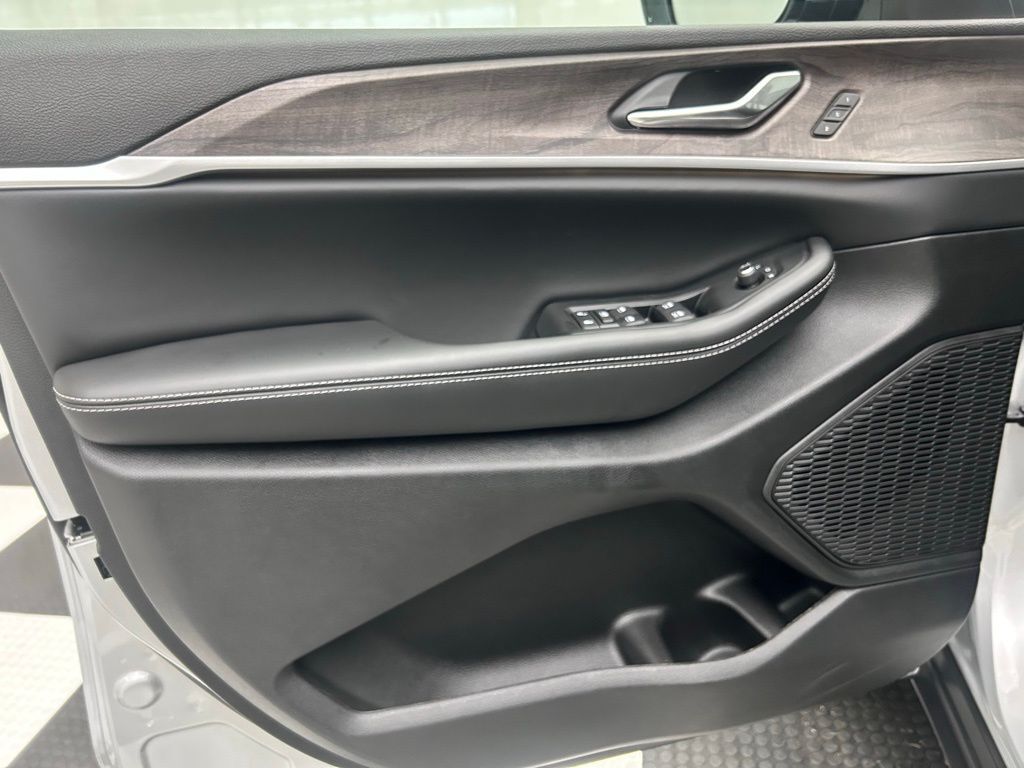 2025 Jeep Grand Cherokee Limited Portland OR