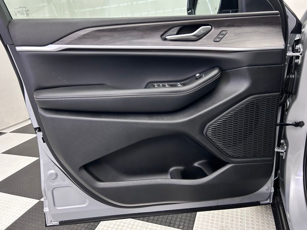 2025 Jeep Grand Cherokee Limited Portland OR