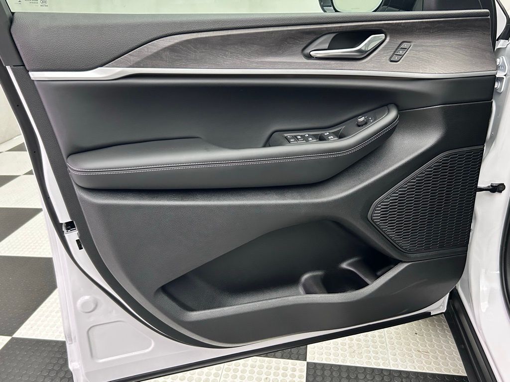 2025 Jeep Grand Cherokee Limited Portland OR