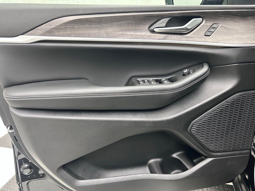 2025 Jeep Grand Cherokee Limited Portland OR