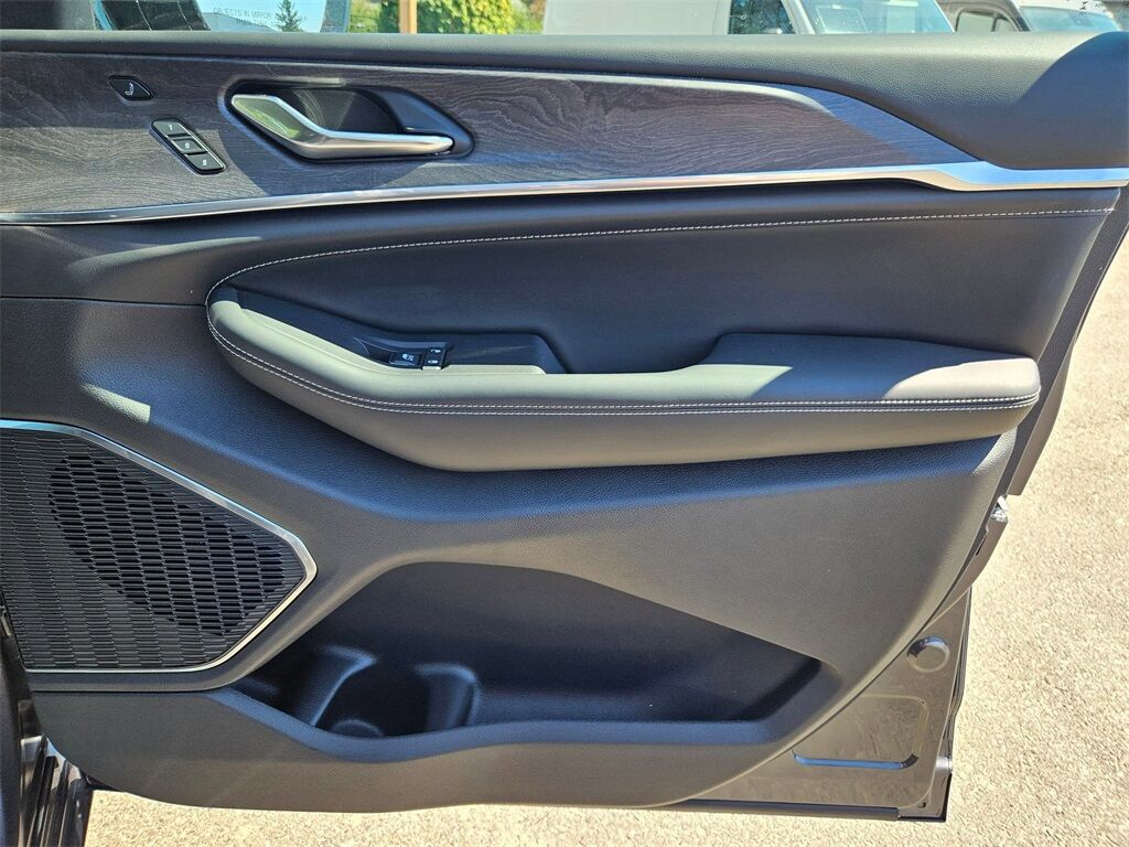 2025 Jeep Grand Cherokee Overland Gresham OR