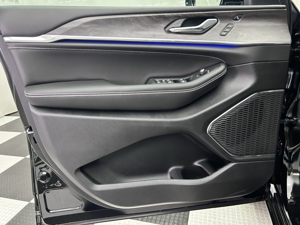 2025 Jeep Grand Cherokee Overland Portland OR