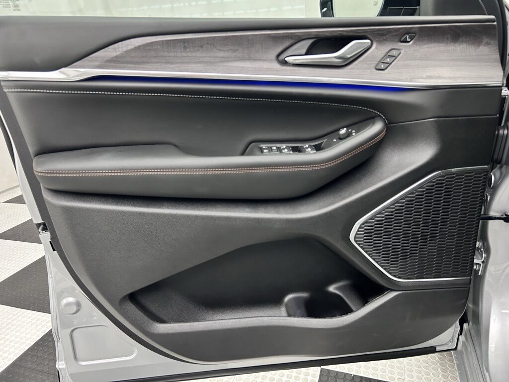 2025 Jeep Grand Cherokee Overland Portland OR