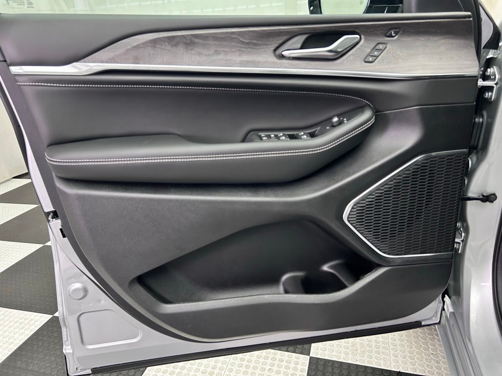 2025 Jeep Grand Cherokee Overland Portland OR