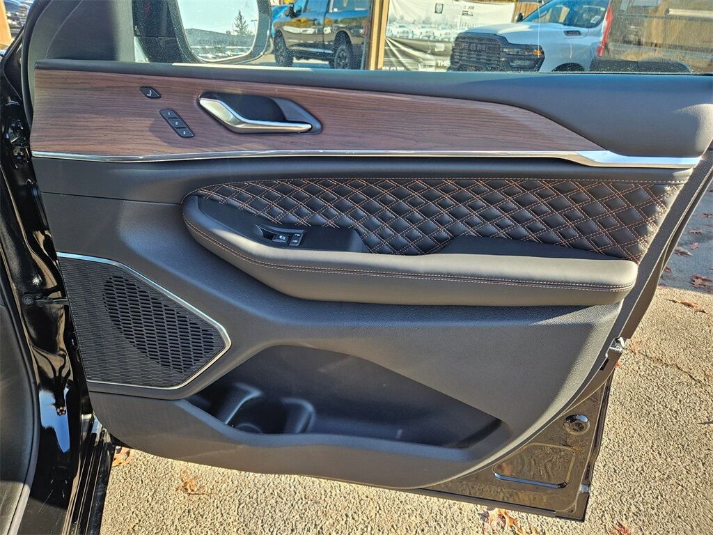 2025 Jeep Grand Cherokee Summit Gresham OR