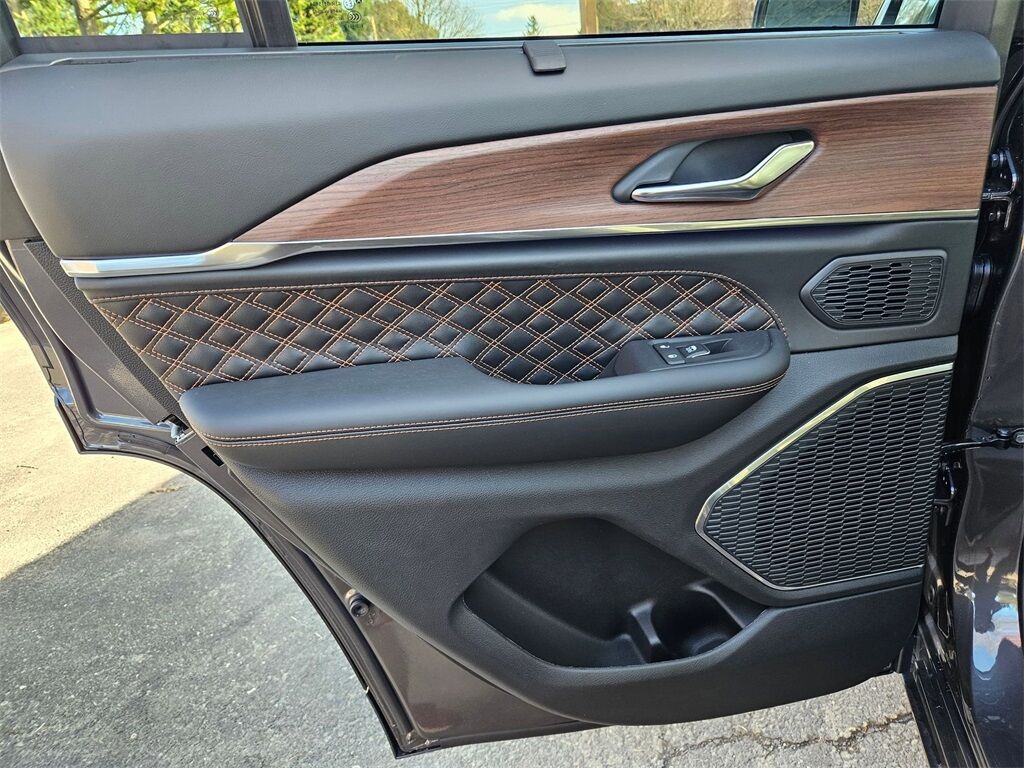 2025 Jeep Grand Cherokee Summit Gresham OR