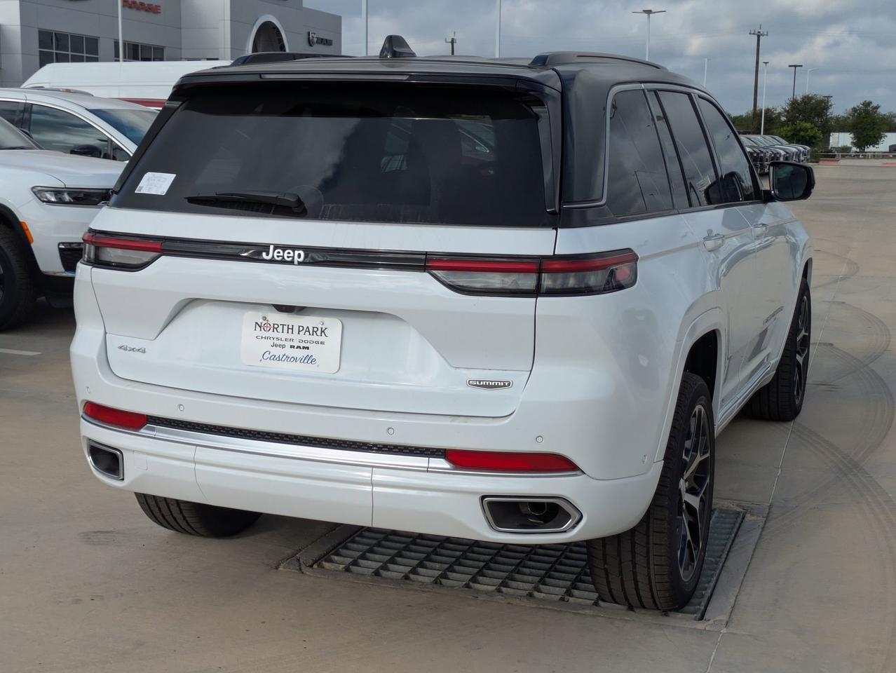 2025 Jeep Grand Cherokee Summit Reserve Castroville TX