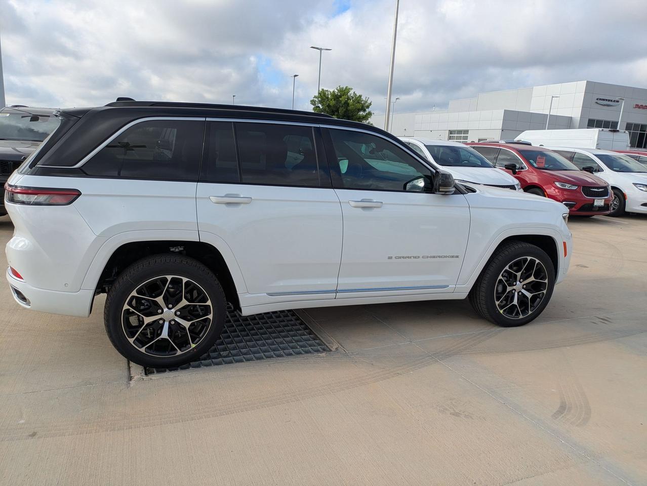 2025 Jeep Grand Cherokee Summit Reserve
