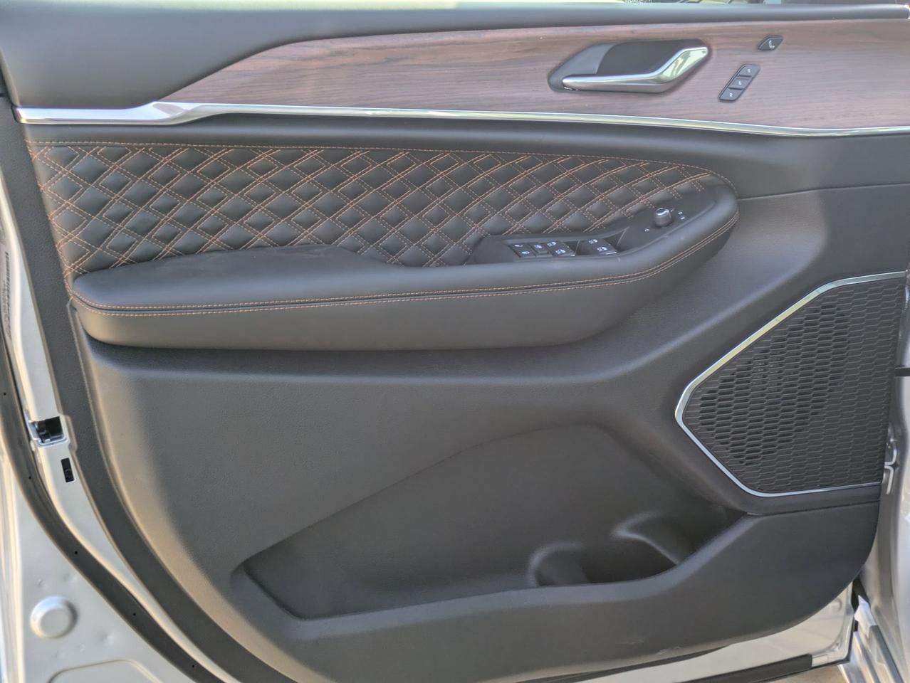 2025 Jeep Grand Cherokee Summit Castroville TX