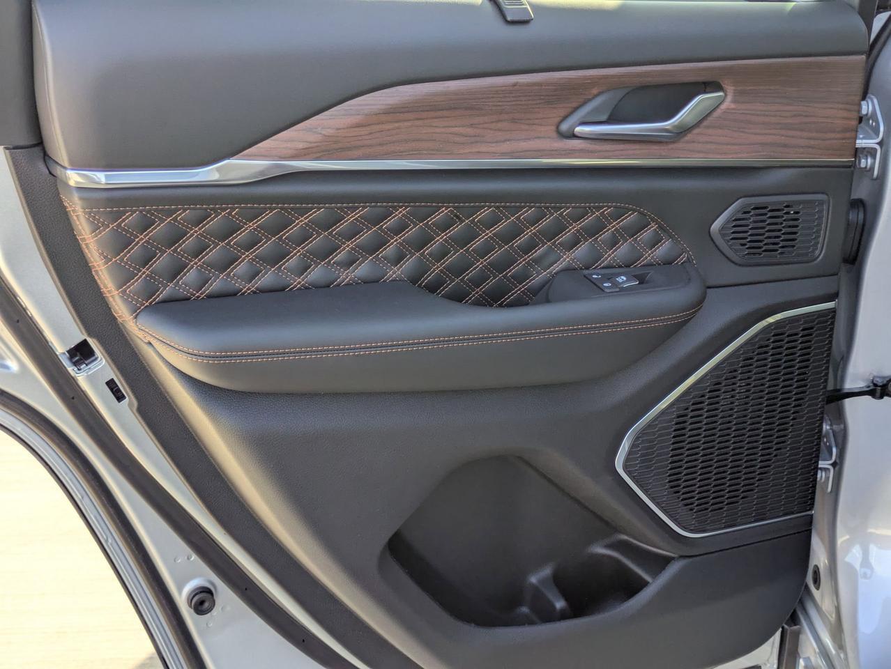 2025 Jeep Grand Cherokee Summit Castroville TX