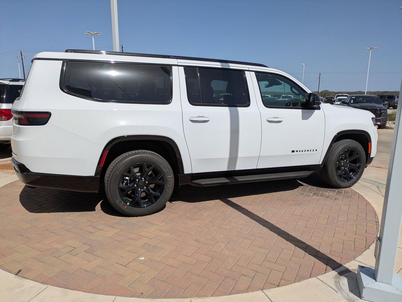 2025 Jeep Wagoneer L Series II Carbide Castroville TX