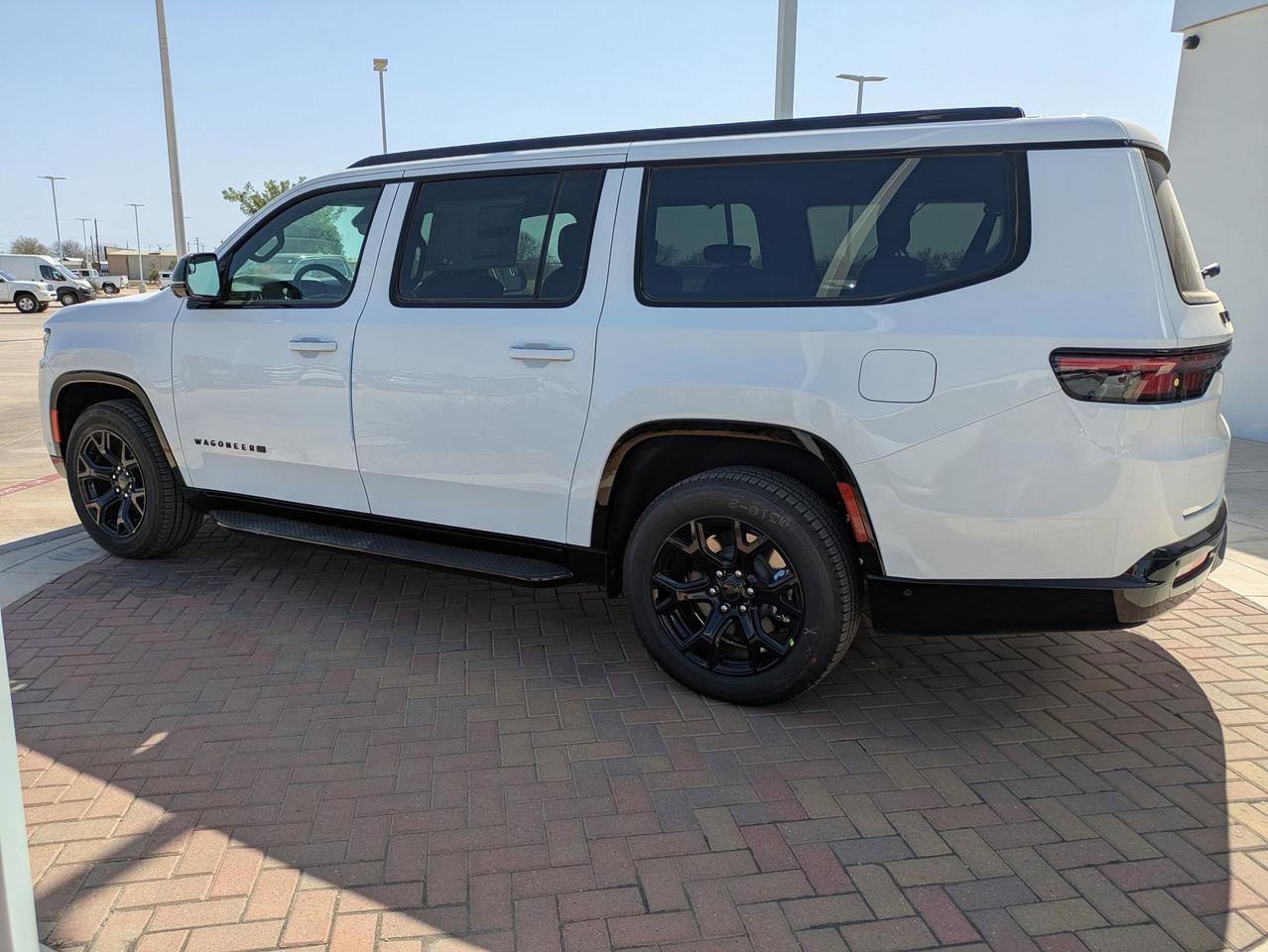 2025 Jeep Wagoneer L Series II Carbide Castroville TX