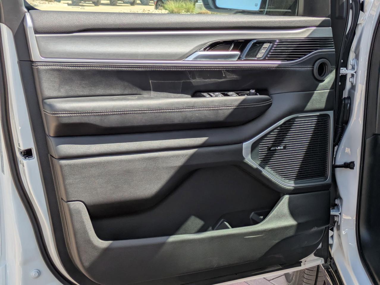 2025 Jeep Wagoneer L Series II Carbide Castroville TX