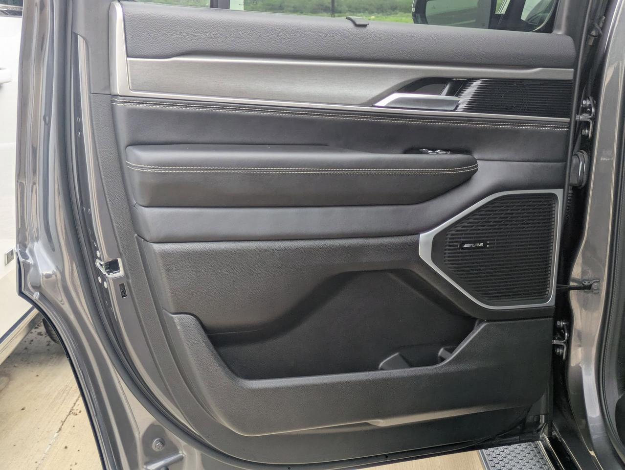 2025 Jeep Wagoneer Series II Carbide Castroville TX