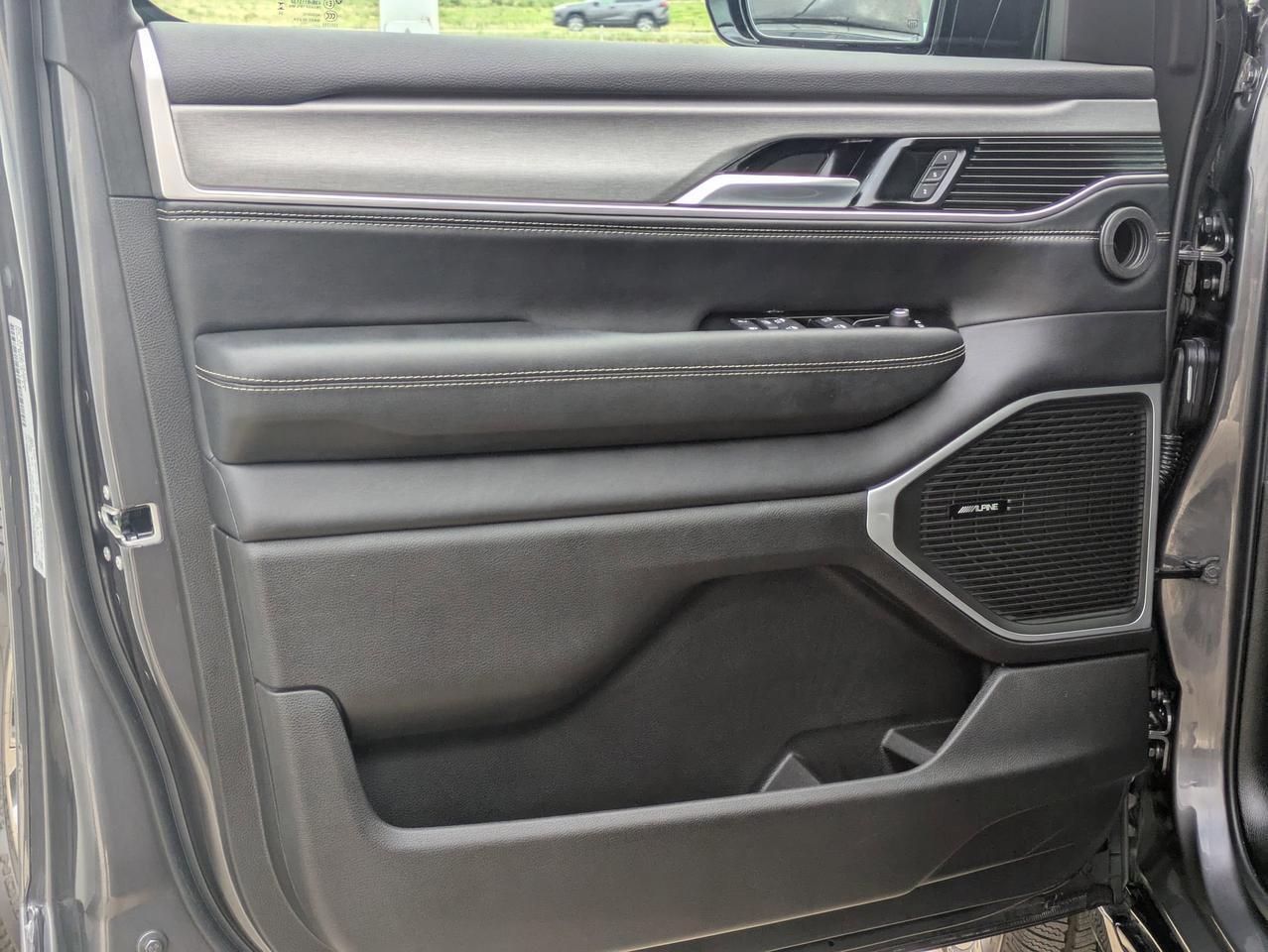 2025 Jeep Wagoneer Series II Carbide Castroville TX