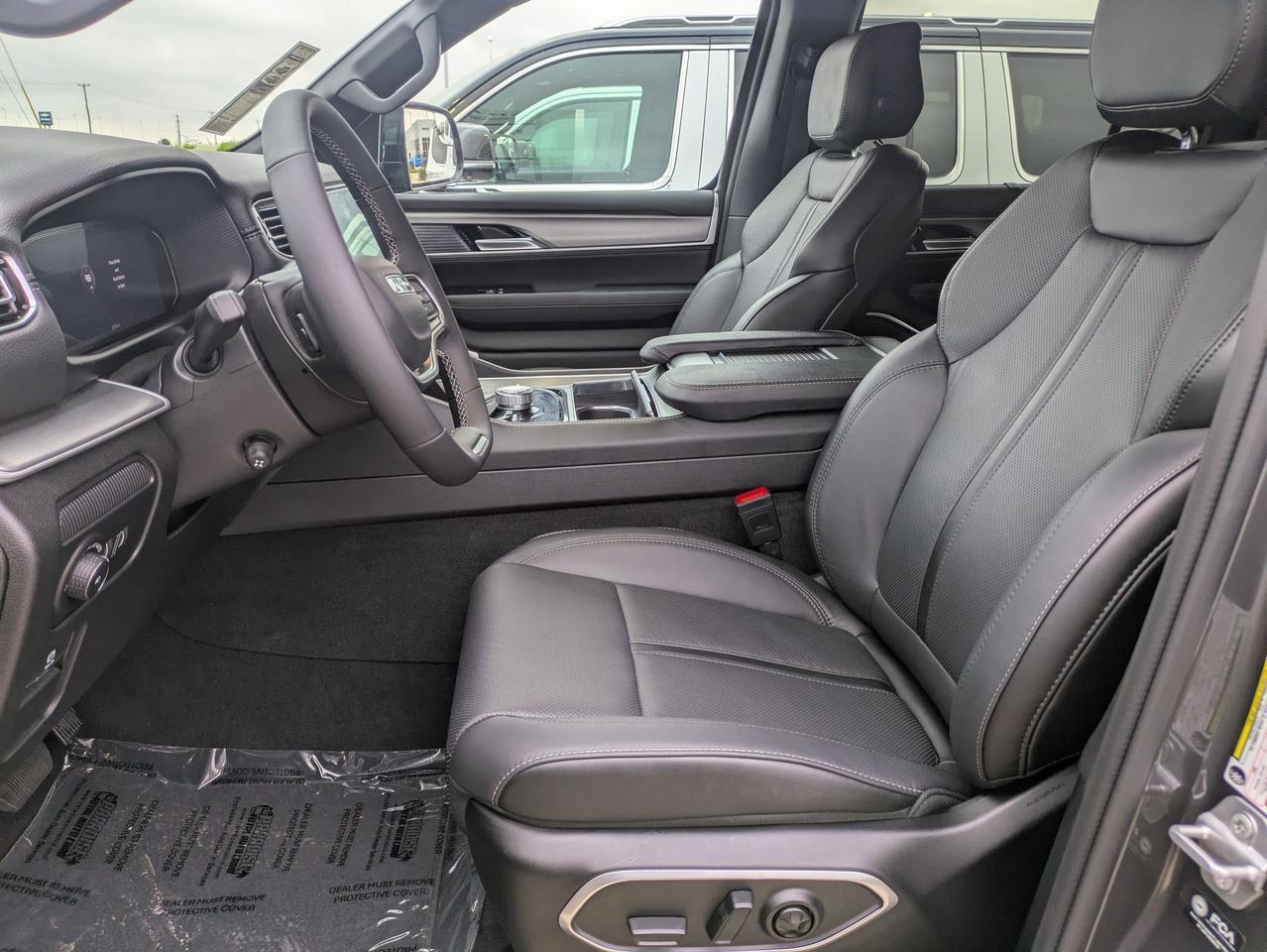 2025 Jeep Wagoneer Series II Carbide Castroville TX