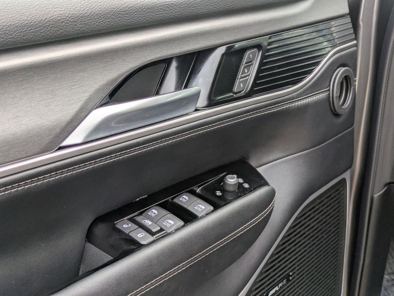 2025 Jeep Wagoneer Series II Carbide Castroville TX