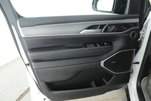 2025 Jeep Wagoneer Series II Carbide New Braunfels TX