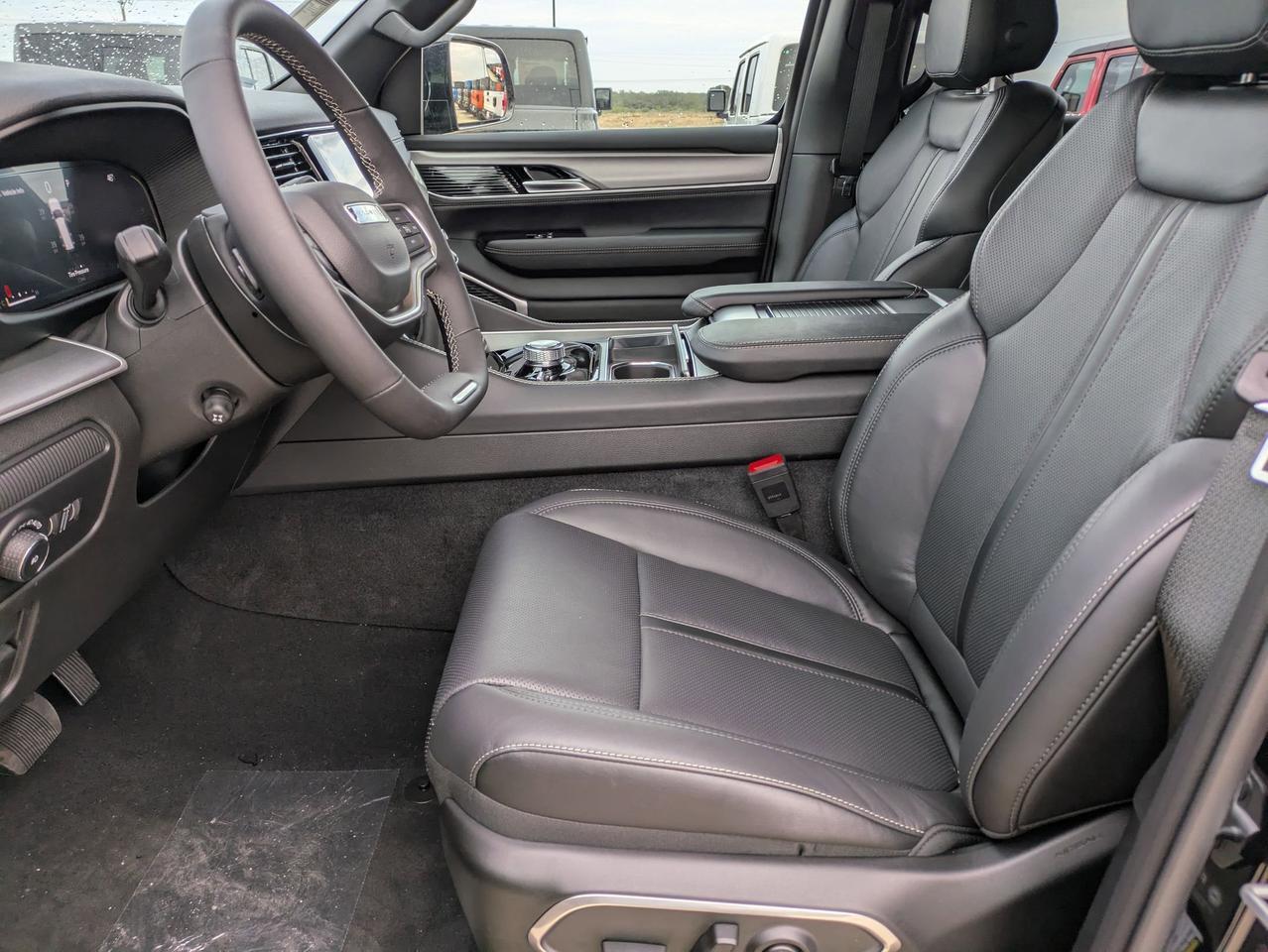 2025 Jeep Wagoneer Series II Castroville TX