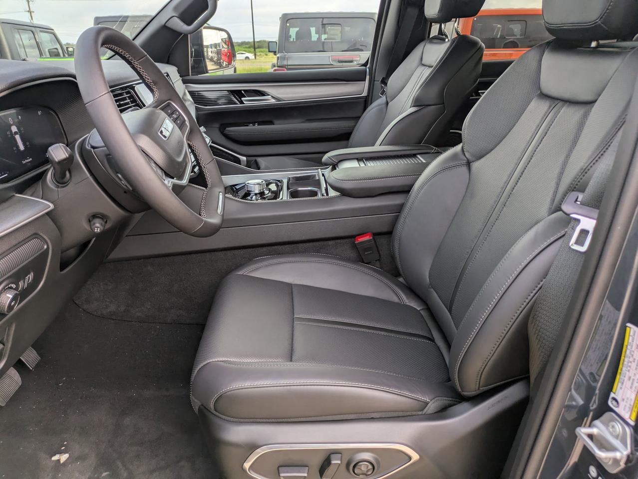 2025 Jeep Wagoneer Series II Castroville TX