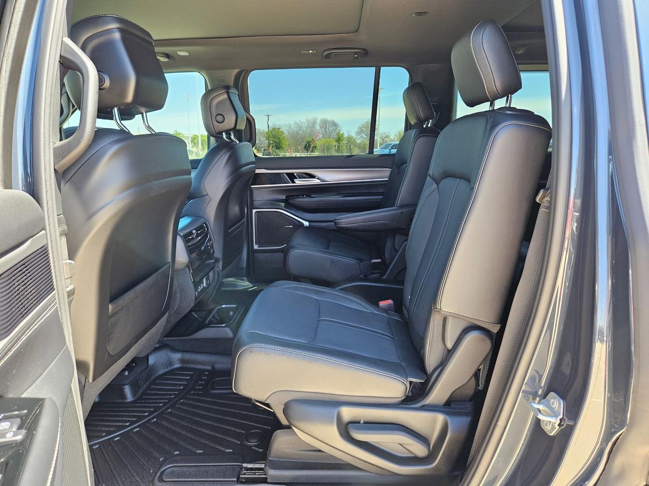 2025 Jeep Wagoneer Series II Castroville TX