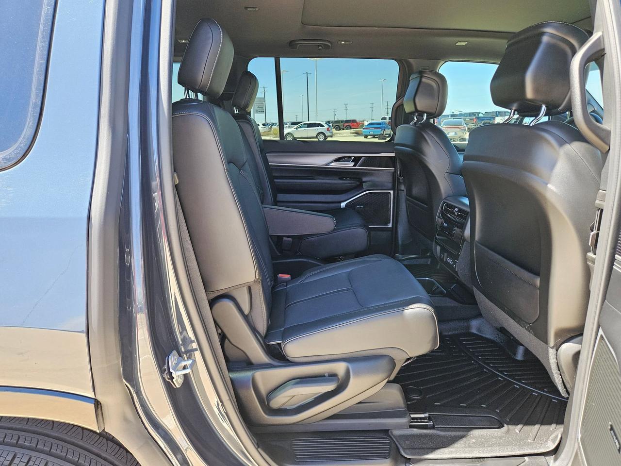 2025 Jeep Wagoneer Series II Castroville TX