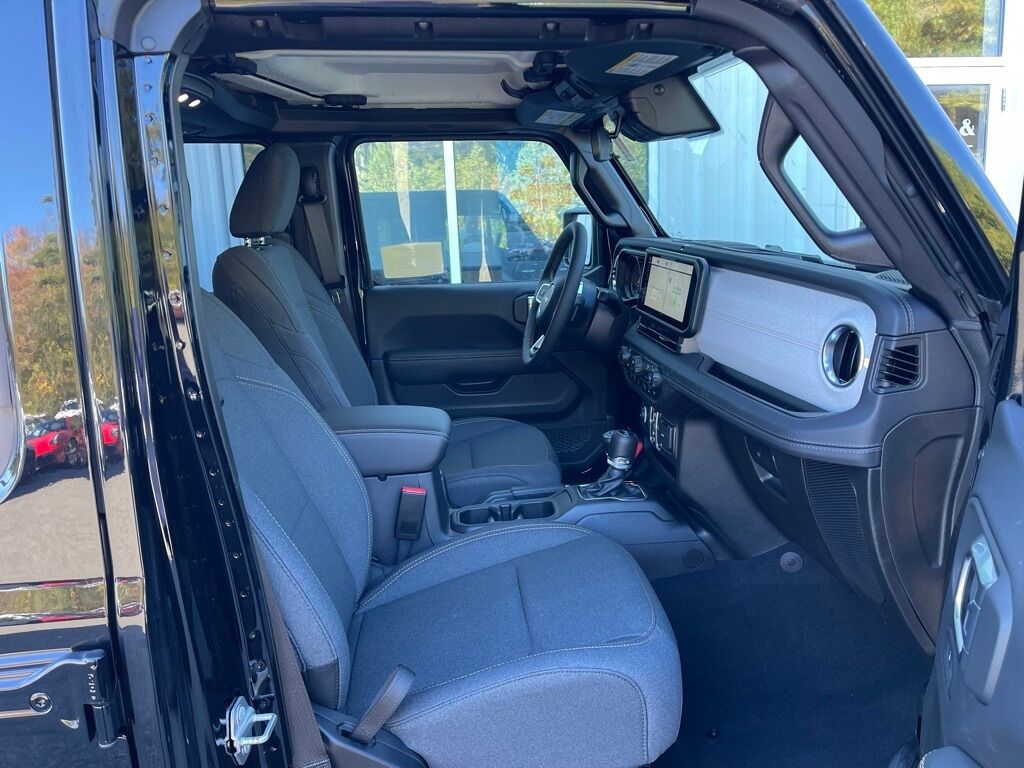 2025 Jeep Wrangler 4-DOOR SAHARA Orange MA