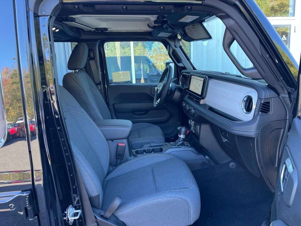 2025 Jeep Wrangler 4-DOOR SAHARA Orange MA