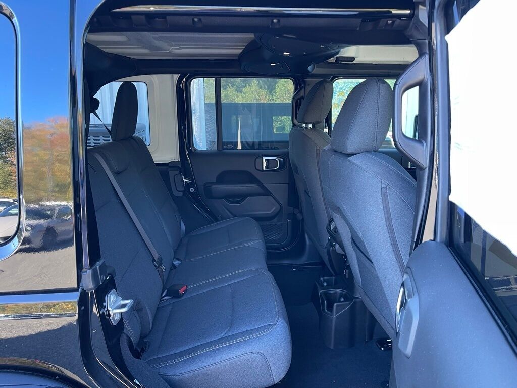 2025 Jeep Wrangler 4-DOOR SAHARA Orange MA