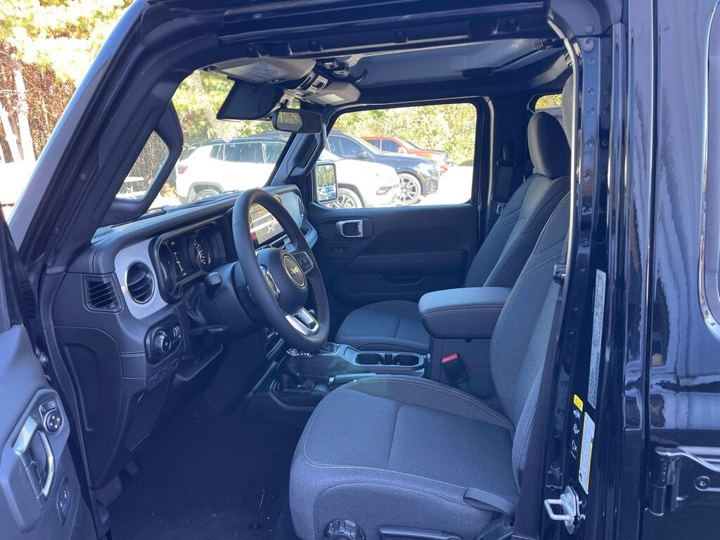 2025 Jeep Wrangler 4-DOOR SAHARA Orange MA