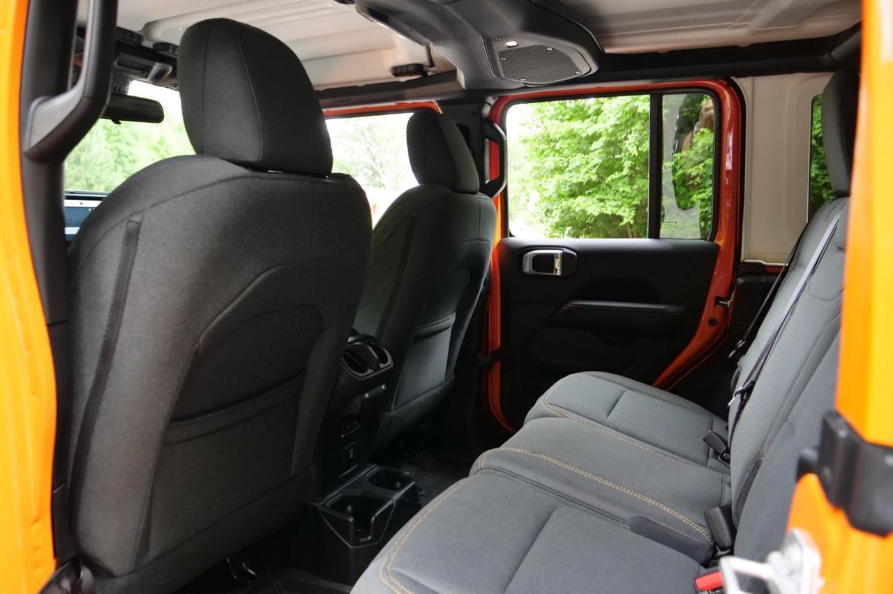 2025 Jeep Wrangler Sahara 4X4 / 3.6L V6 / Heated Seats / Hard Top! Lincolnton NC