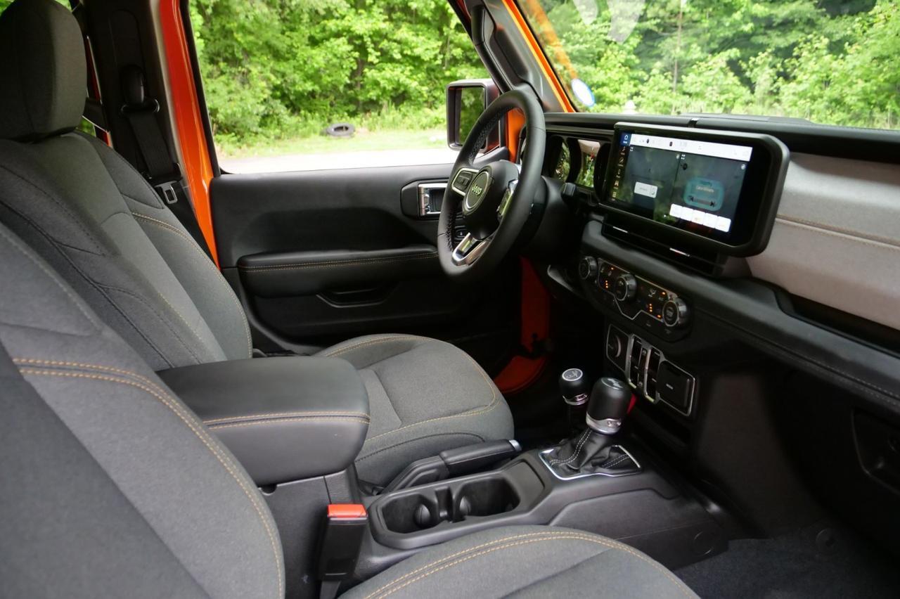 2025 Jeep Wrangler Sahara 4X4 / 3.6L V6 / Heated Seats / Hard Top! Lincolnton NC