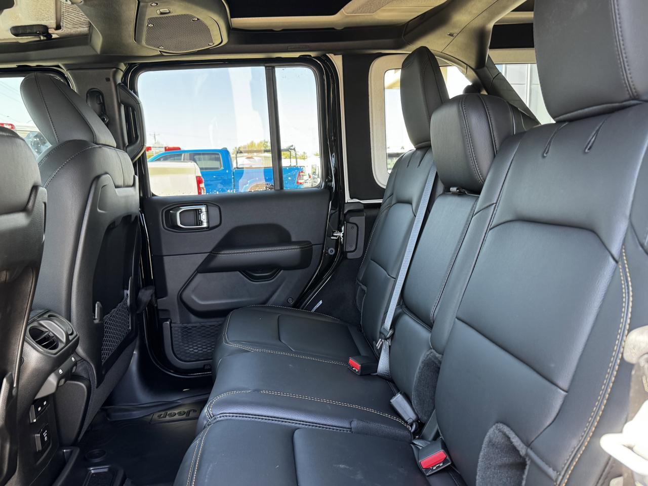 2025 Jeep Wrangler Sahara 4x4 | McKinley Seats | V6 | Remote Start | Backup Camera Redwater AB