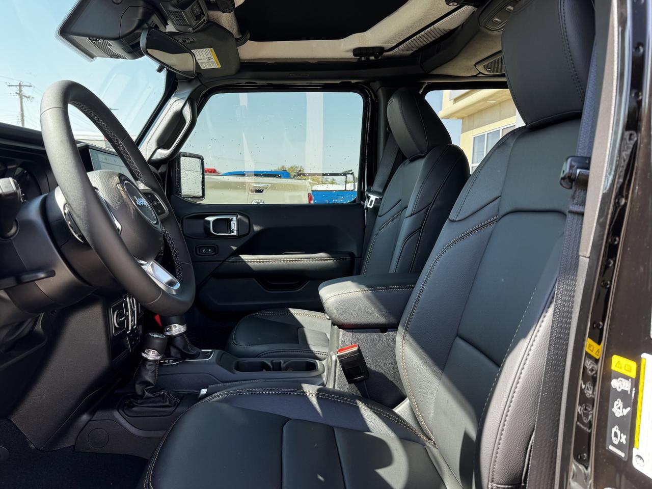 2025 Jeep Wrangler Sahara 4x4 | McKinley Seats | V6 | Remote Start | Backup Camera Redwater AB