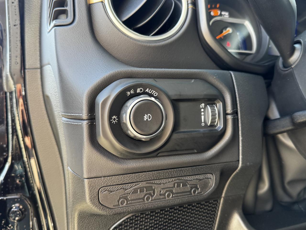 2025 Jeep Wrangler Sahara 4x4 | McKinley Seats | V6 | Remote Start | Backup Camera Redwater AB