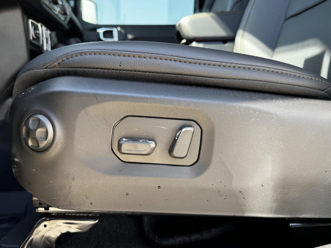2025 Jeep Wrangler Sahara 4x4 | McKinley Seats | V6 | Remote Start | Backup Camera Redwater AB