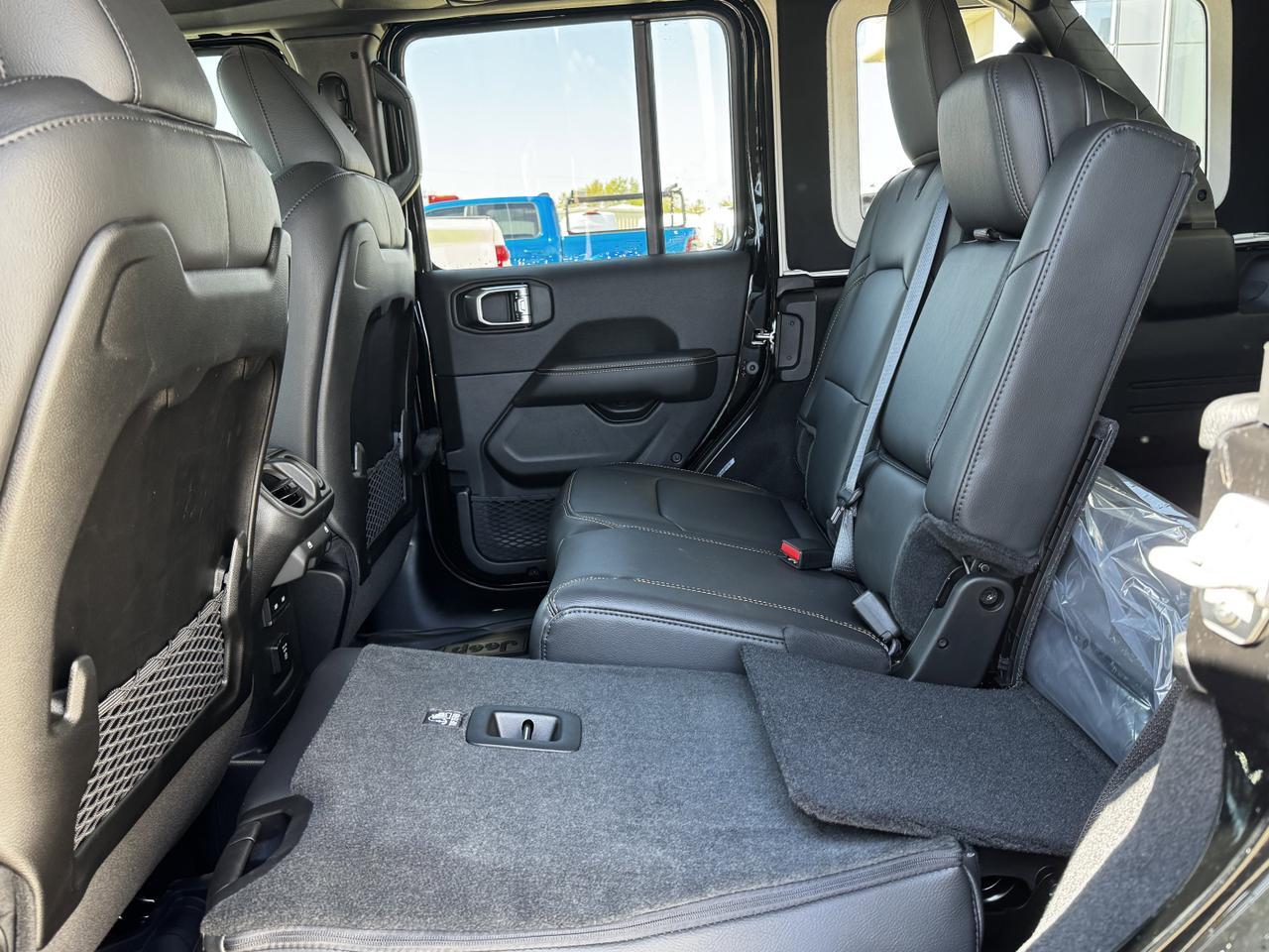 2025 Jeep Wrangler Sahara 4x4 | McKinley Seats | V6 | Remote Start | Backup Camera Redwater AB