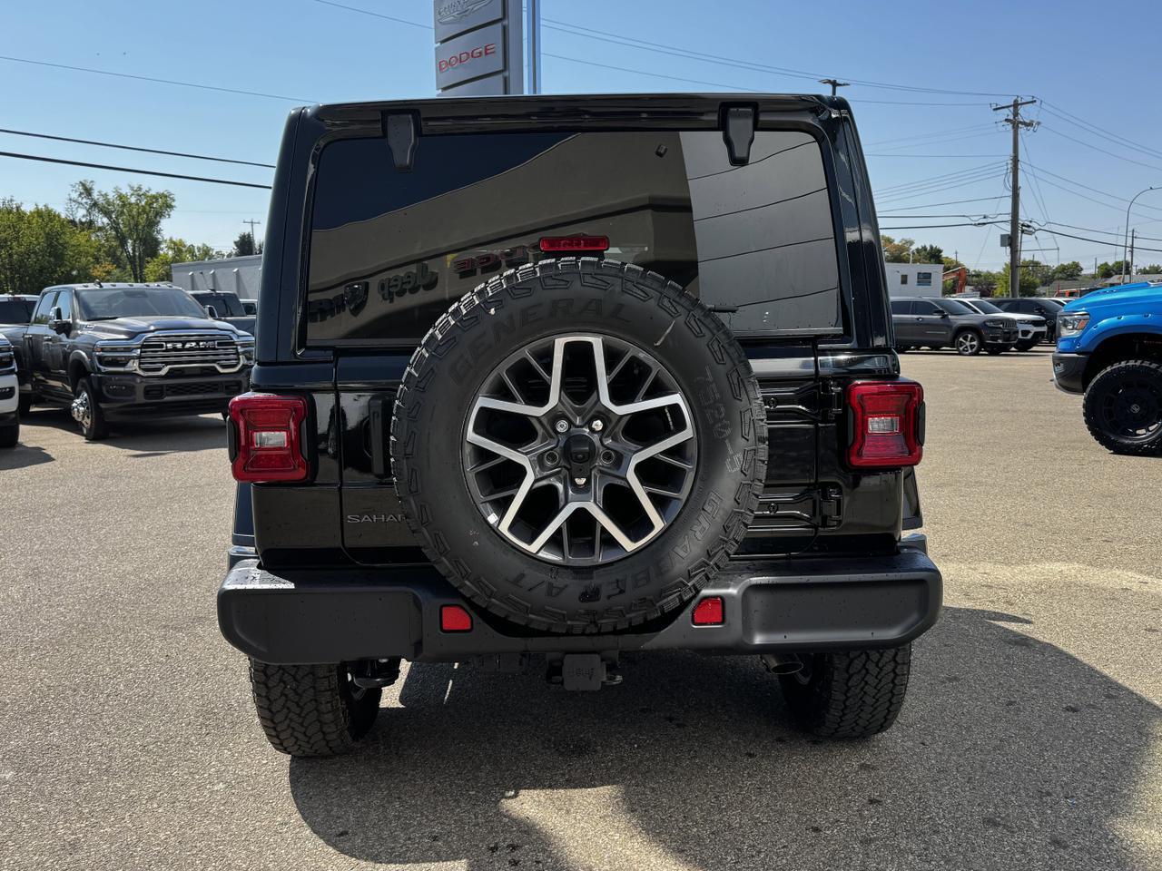 2025 Jeep Wrangler Sahara 4x4 | McKinley Seats | V6 | Remote Start | Backup Camera Redwater AB