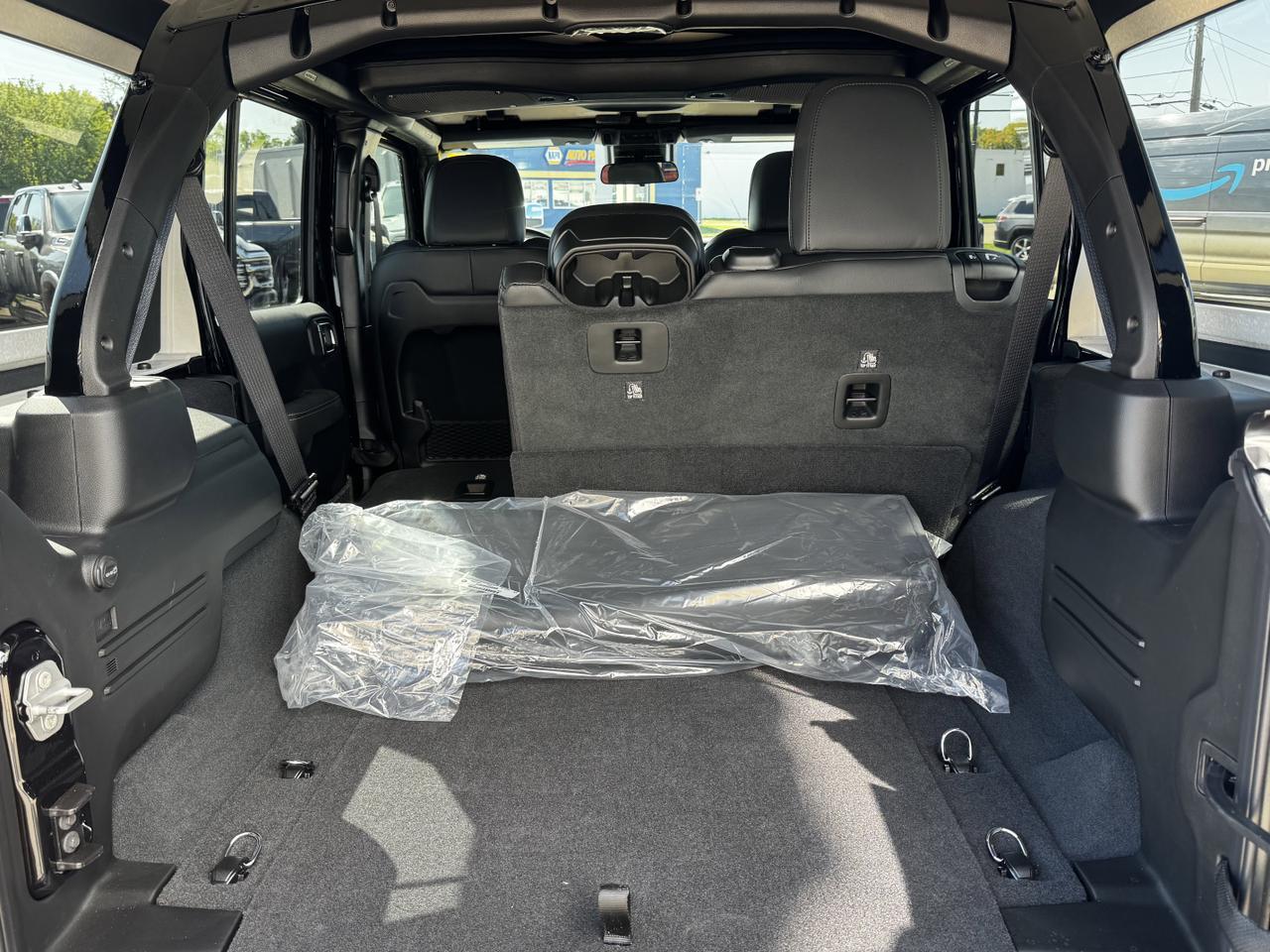 2025 Jeep Wrangler Sahara 4x4 | McKinley Seats | V6 | Remote Start | Backup Camera Redwater AB