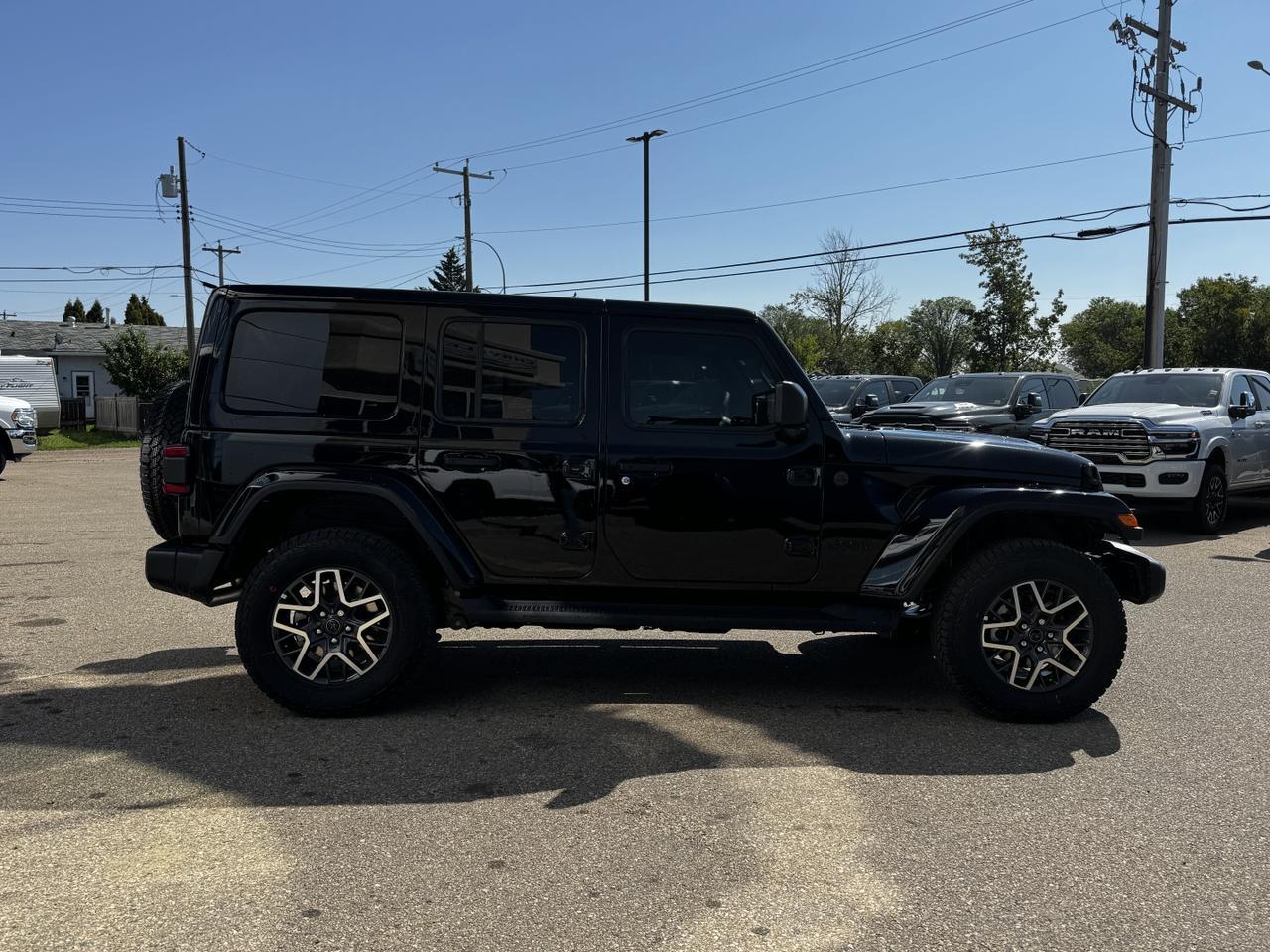 2025 Jeep Wrangler Sahara 4x4 | McKinley Seats | V6 | Remote Start | Backup Camera Redwater AB