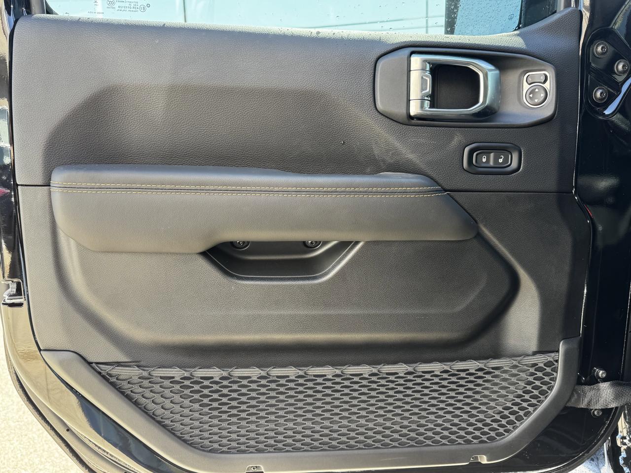 2025 Jeep Wrangler Sahara 4x4 | McKinley Seats | V6 | Remote Start | Backup Camera Redwater AB