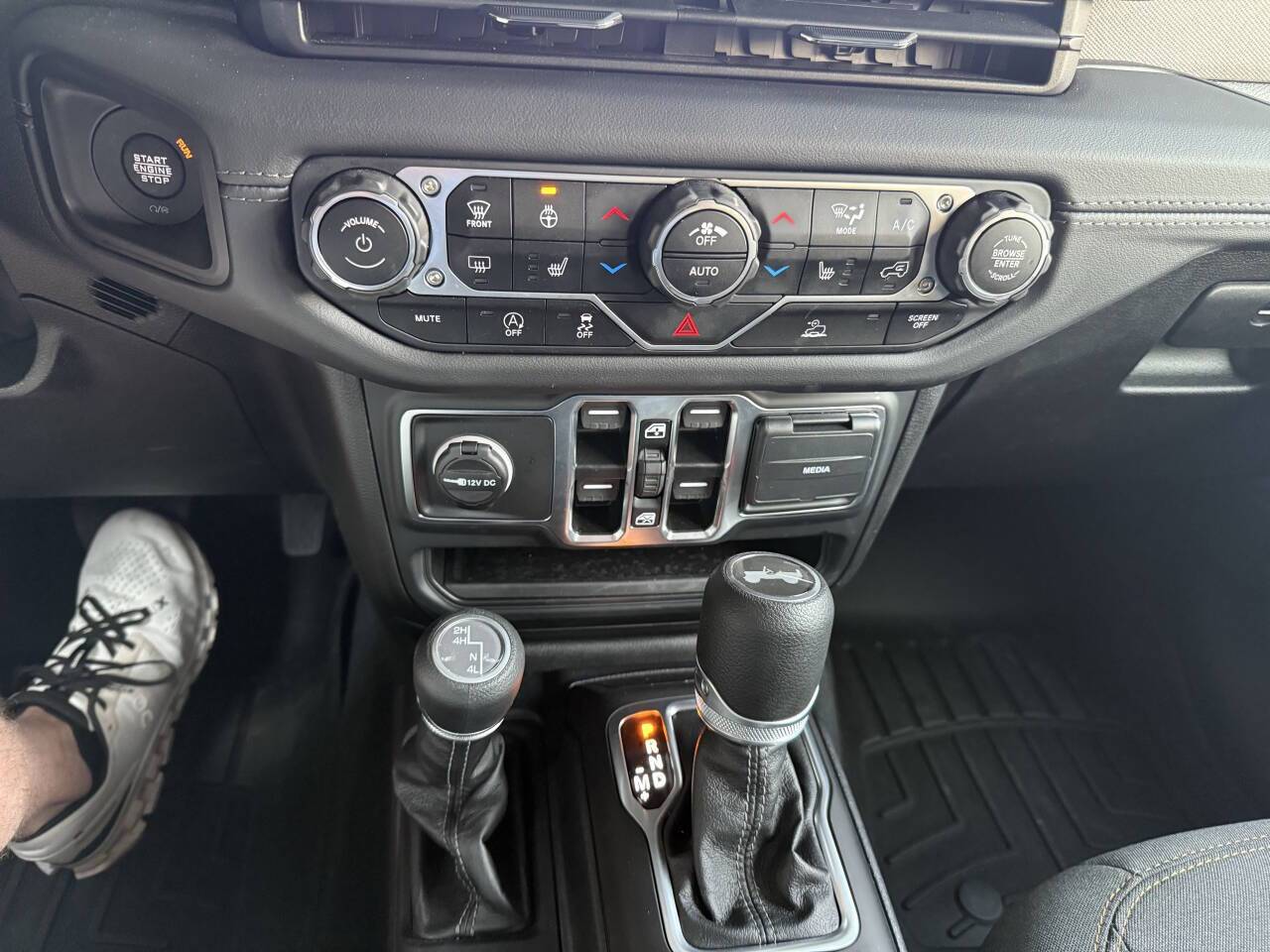 2025 Jeep Wrangler Sahara 4x4 4dr SUV Eldridge IA